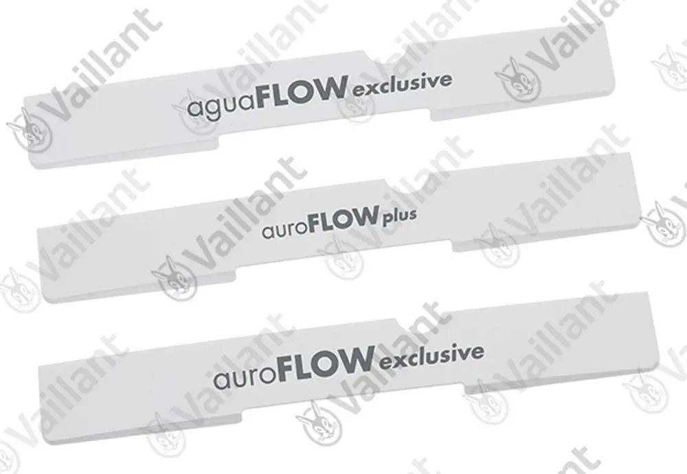 Drei weiße Abdeckungen mit dem Schriftzug "auroFLOW exclusive" und "auroFLOW plus", gekennzeichnet mit der Marke Vaillant, auf einem hellen Hintergrund.